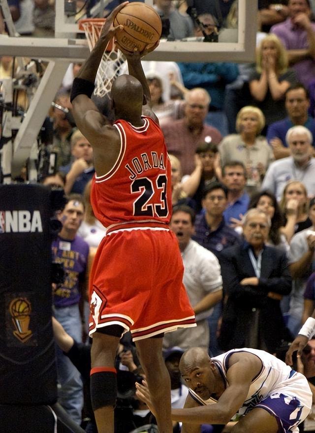 云鼎娱乐平台法兰克福训练开放日，赛前内部沟通引欢呼，NBA季后赛在即，医务组通报恢复的简单介绍