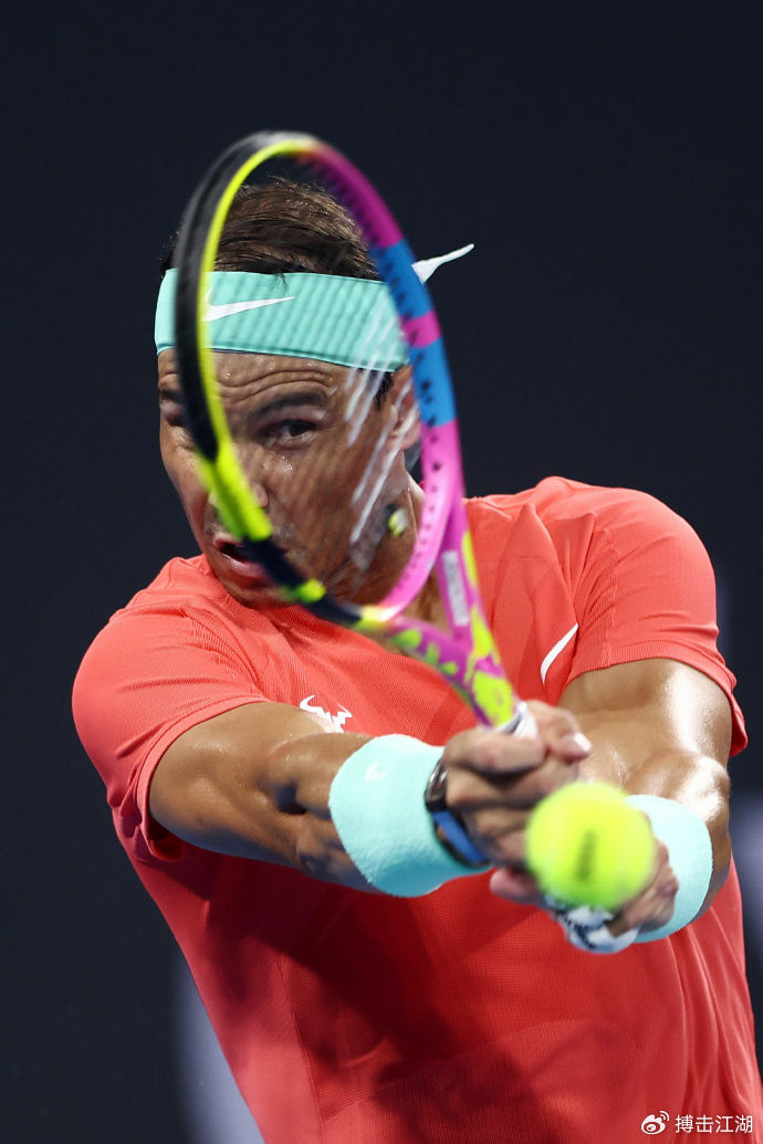 关于离谱！国际比赛日利物浦豪取连胜纳达尔在湖人比赛中失利，托特纳姆关键时刻战术微调的信息